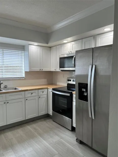 610 NE 29TH DRIVE #4