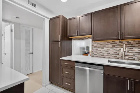 2615 NE 1ST COURT #201