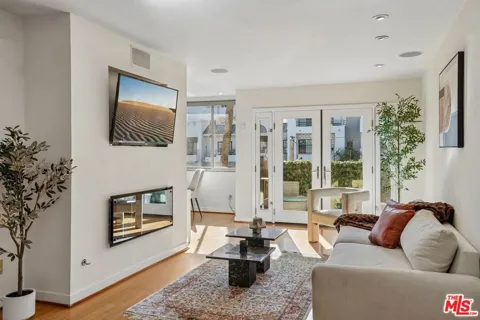 1124 La Cienega Boulevard #301