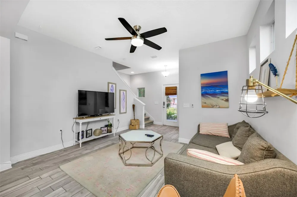 2713 W SAINT LOUIS STREET Tampa, FL 33607