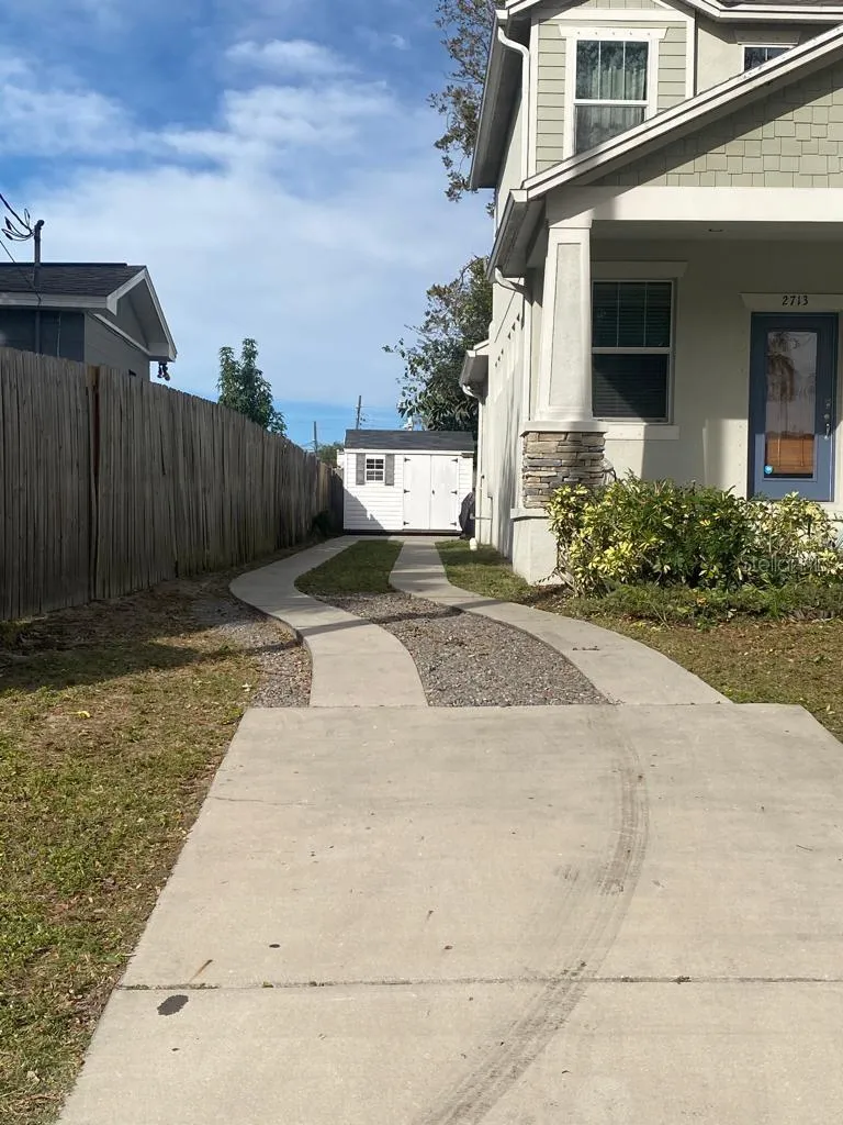 2713 W SAINT LOUIS STREET Tampa, FL 33607