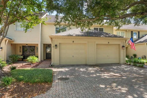 8 PELICAN PLACE #8