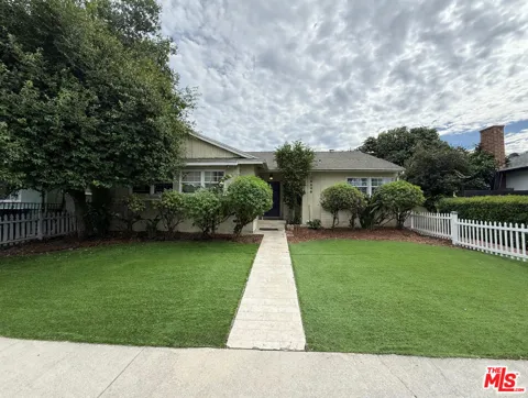 19604 Victory Boulevard