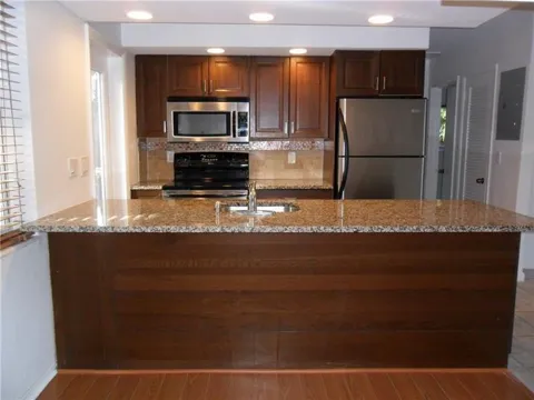 1009 NE 23RD DRIVE #2