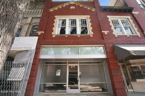 211 Nash Street E