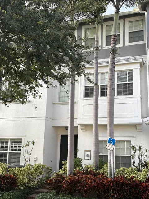 290 NE 5TH AVENUE #4