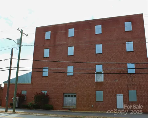 526 8th Street NE #2