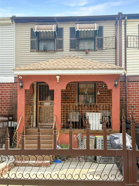 702 Saint Anns Avenue