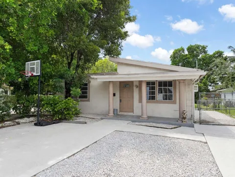 216 NW 12TH COURT #3