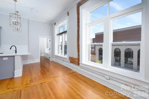 52 Union Street S #205