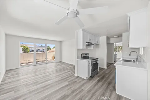 2332 E 17th #101