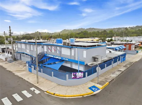 WC-33, WC-34 HOSTOS AVENUE