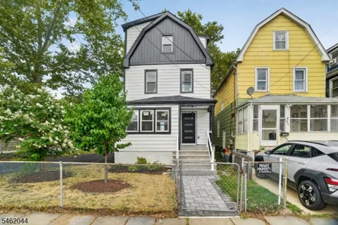 33 Race St