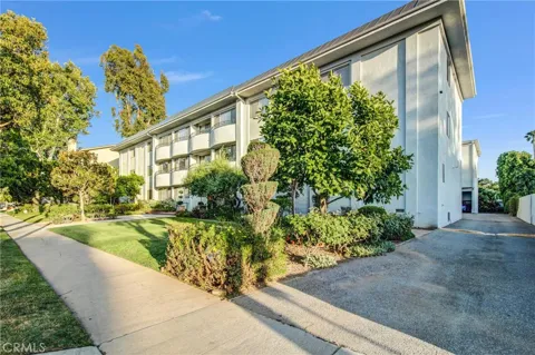 972 E California #304