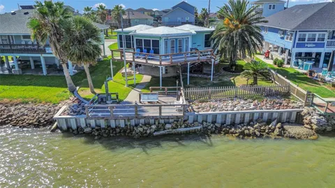 83 Dolphin Lane