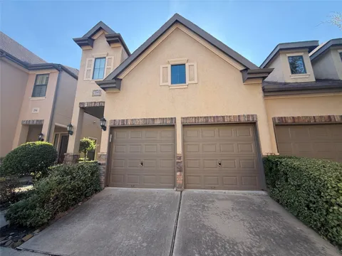 2946 Royal Oaks Crest