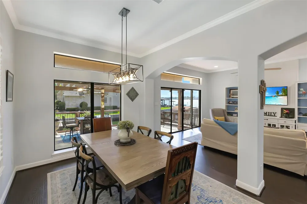 358 Old Aqua Landing E Conroe, TX 77356