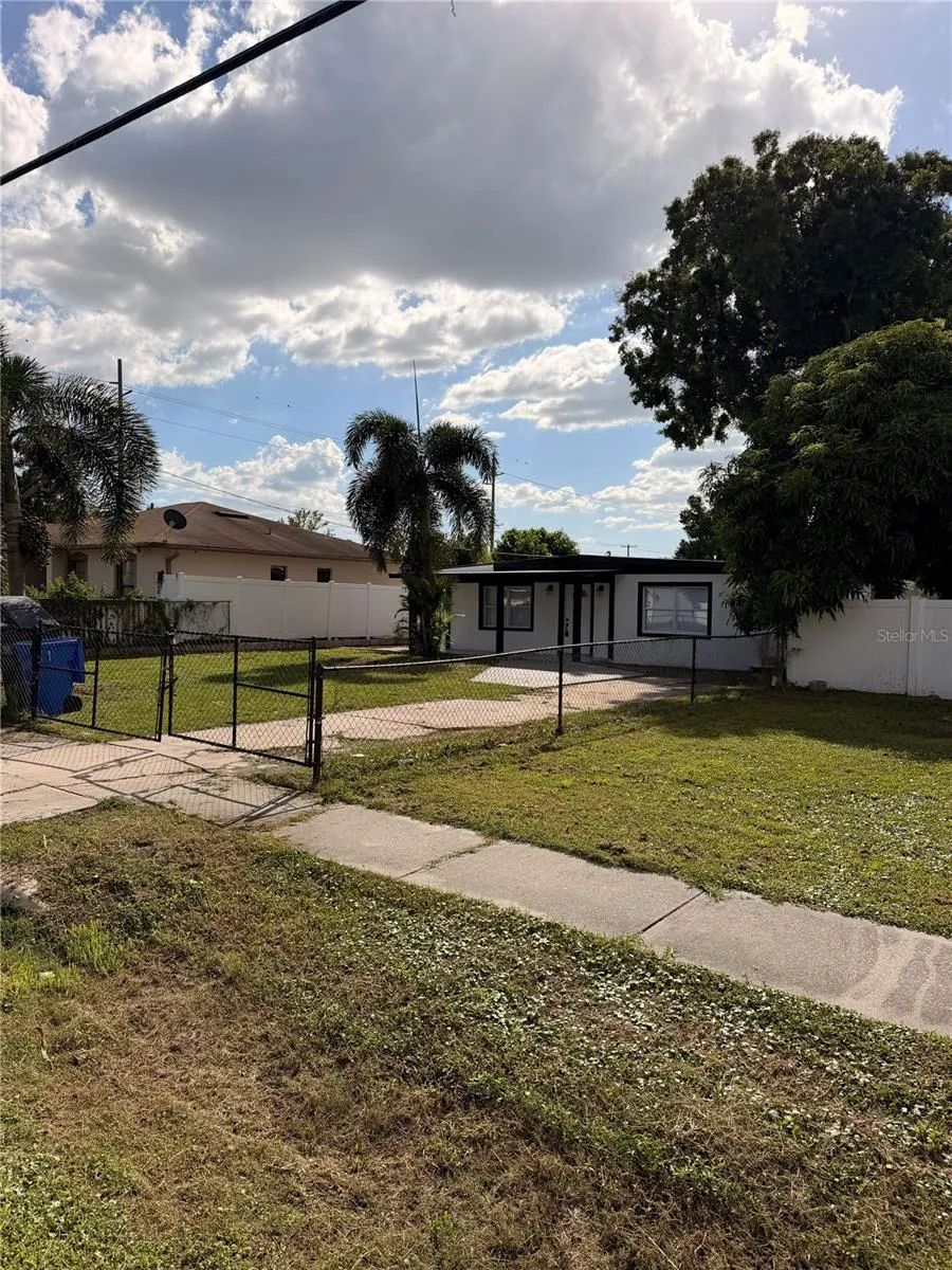 5808 LOIS AVENUE Tampa, FL 33614