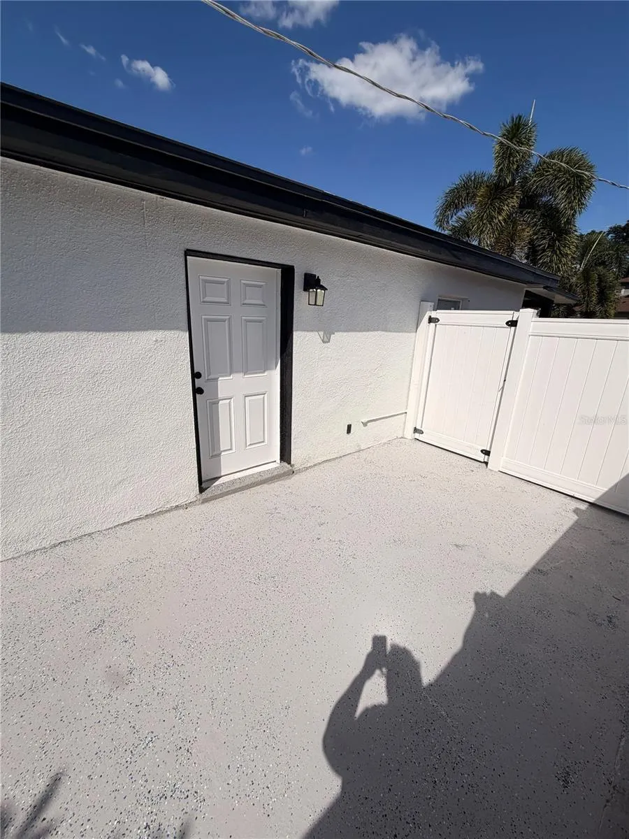 5808 LOIS AVENUE Tampa, FL 33614