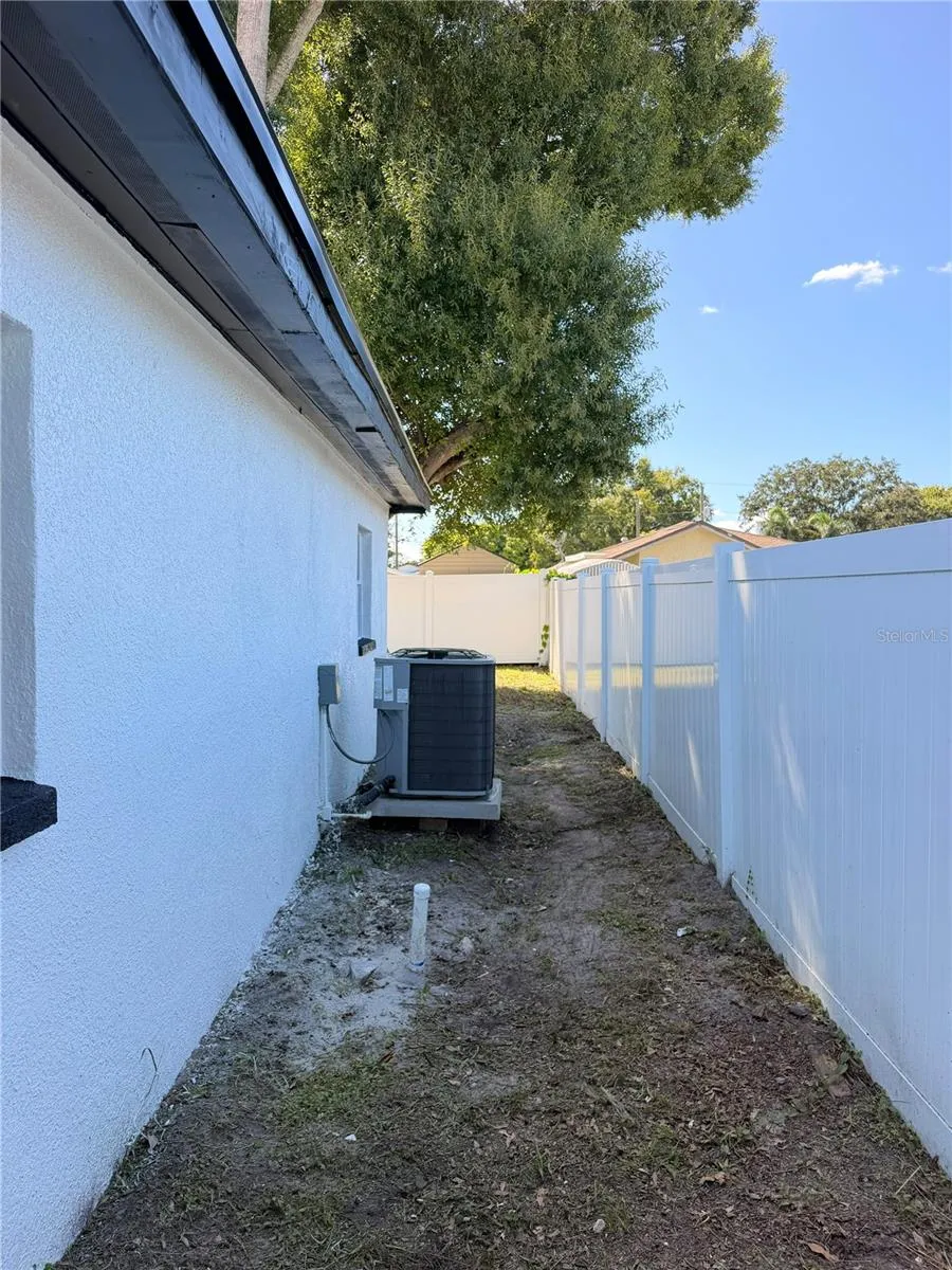 5808 LOIS AVENUE Tampa, FL 33614
