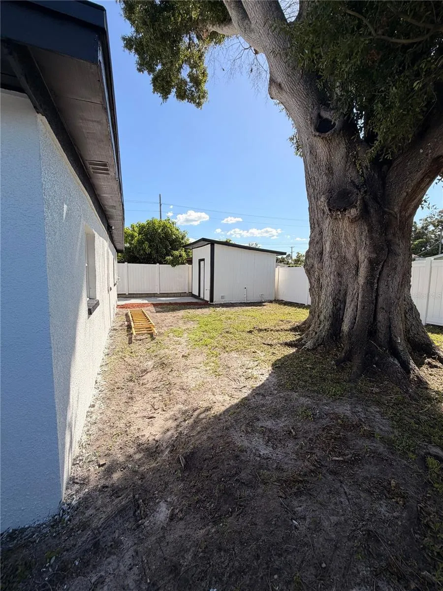 5808 LOIS AVENUE Tampa, FL 33614