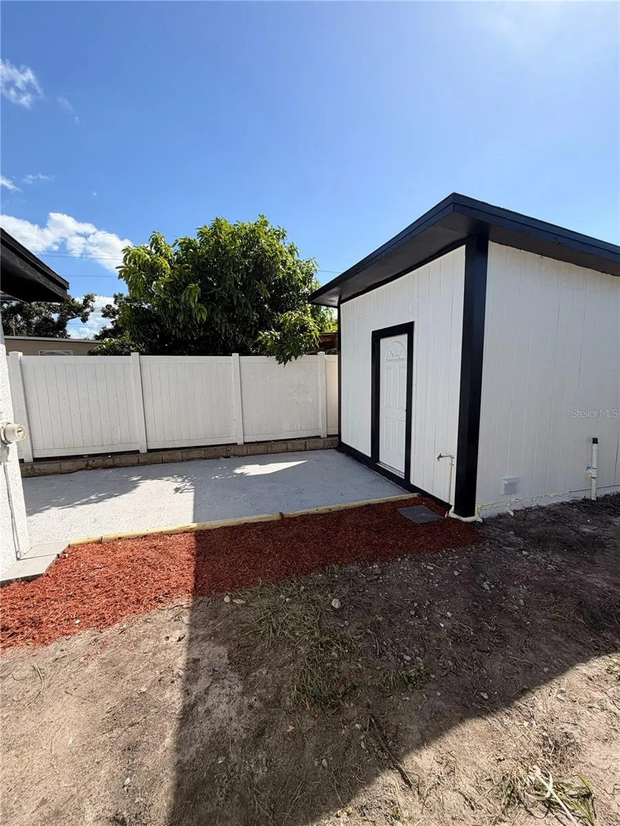 5808 LOIS AVENUE Tampa, FL 33614