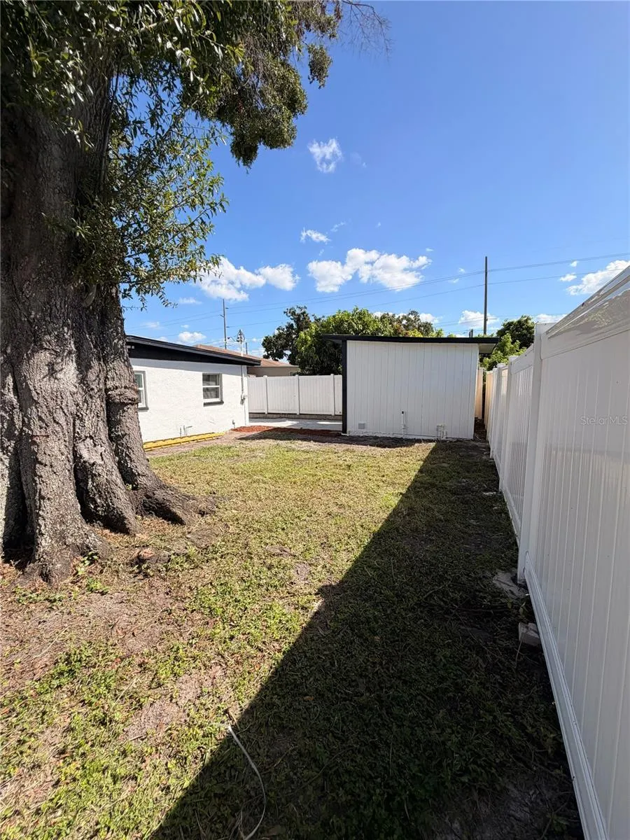 5808 LOIS AVENUE Tampa, FL 33614