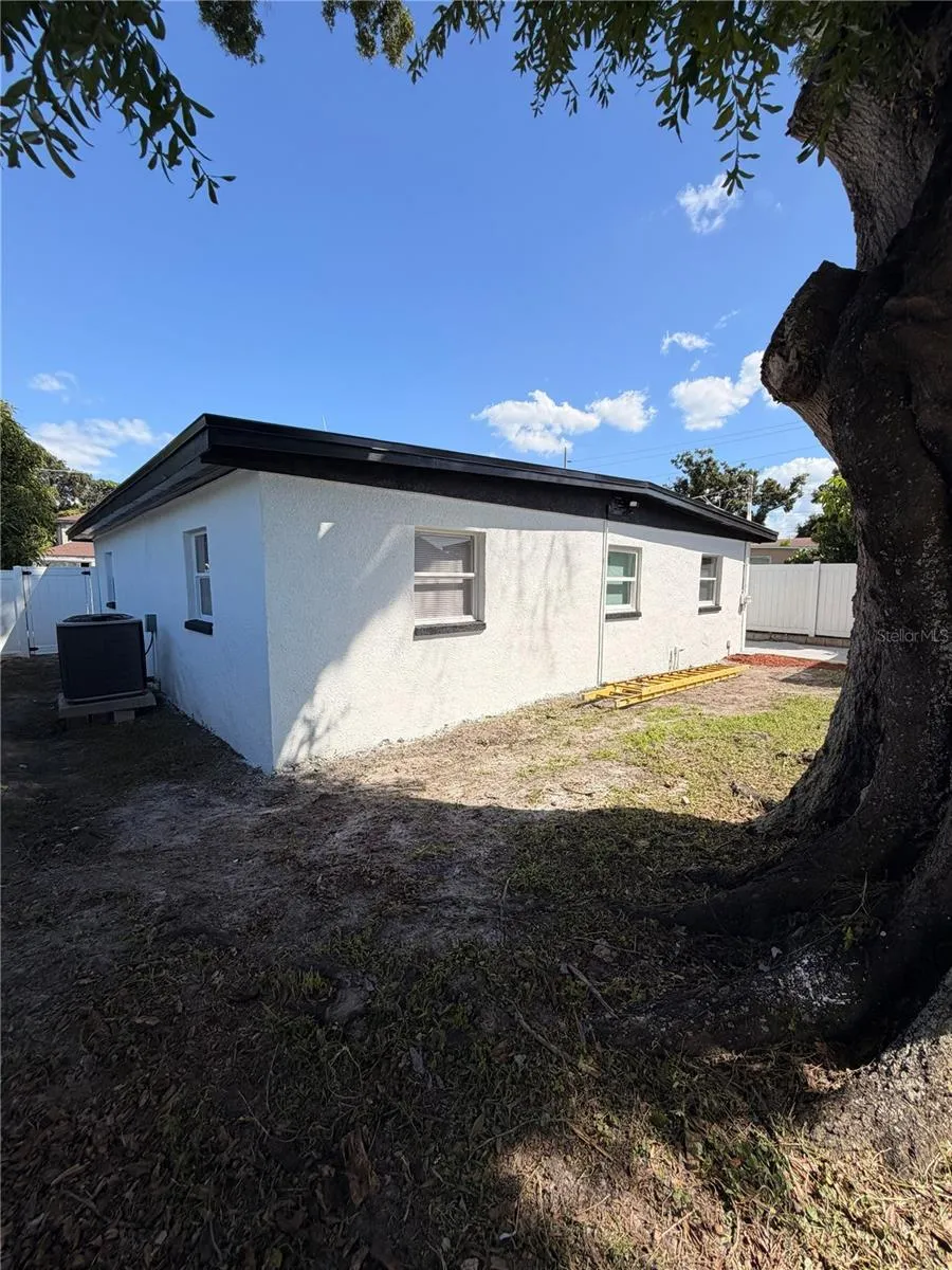 5808 LOIS AVENUE Tampa, FL 33614