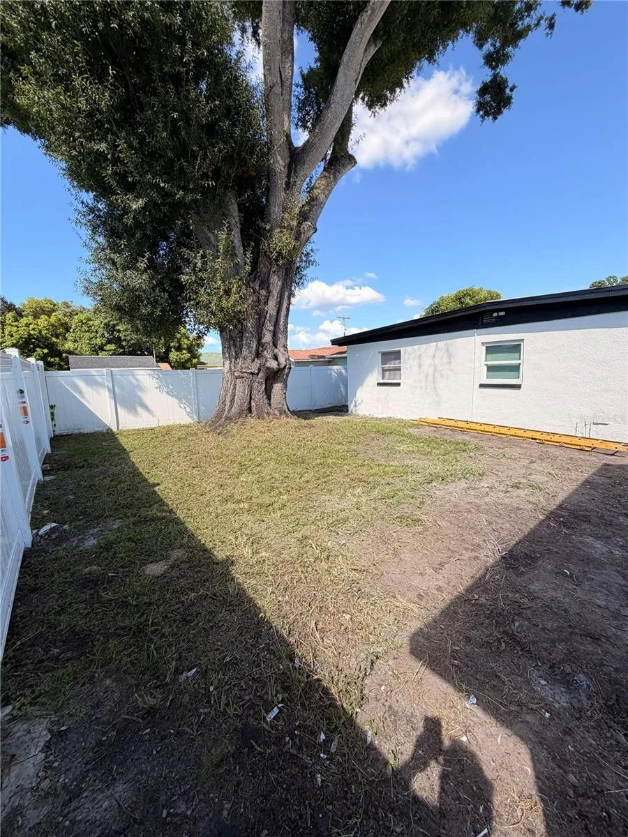 5808 LOIS AVENUE Tampa, FL 33614