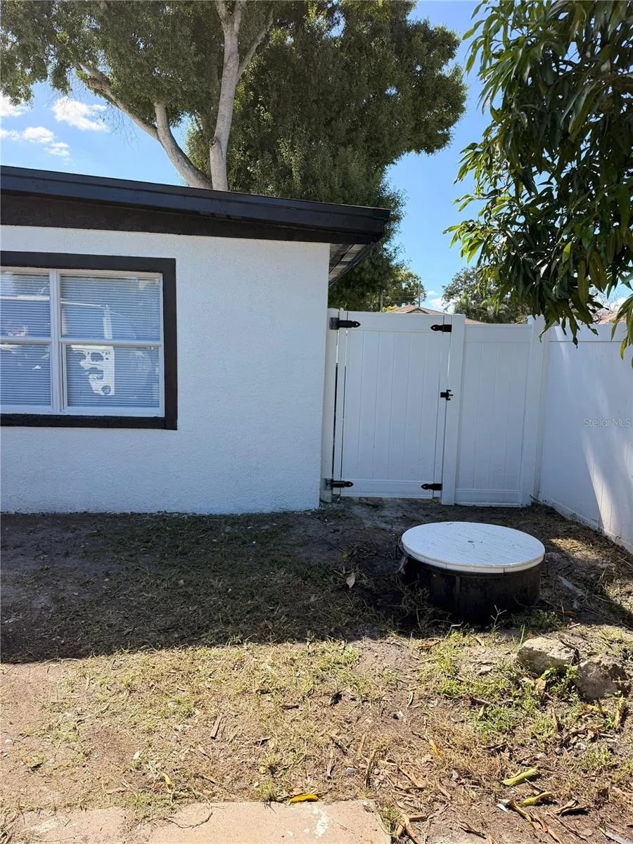 5808 LOIS AVENUE Tampa, FL 33614