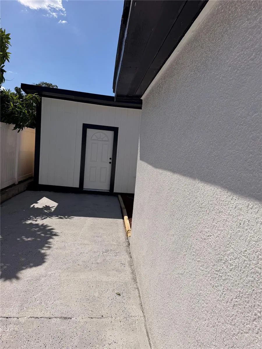 5808 LOIS AVENUE Tampa, FL 33614