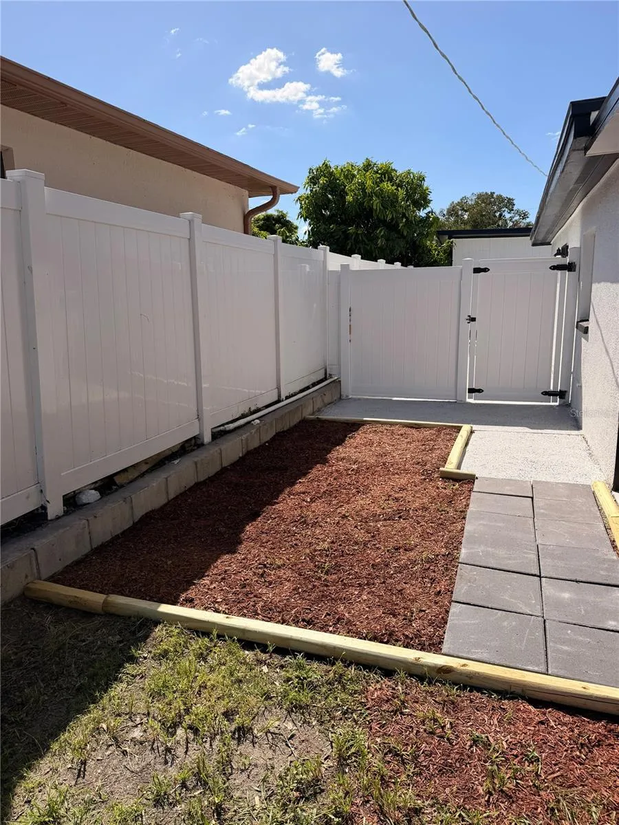 5808 LOIS AVENUE Tampa, FL 33614