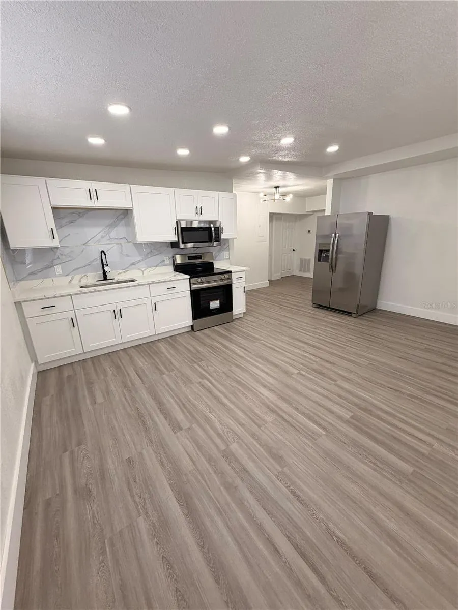 5808 LOIS AVENUE Tampa, FL 33614