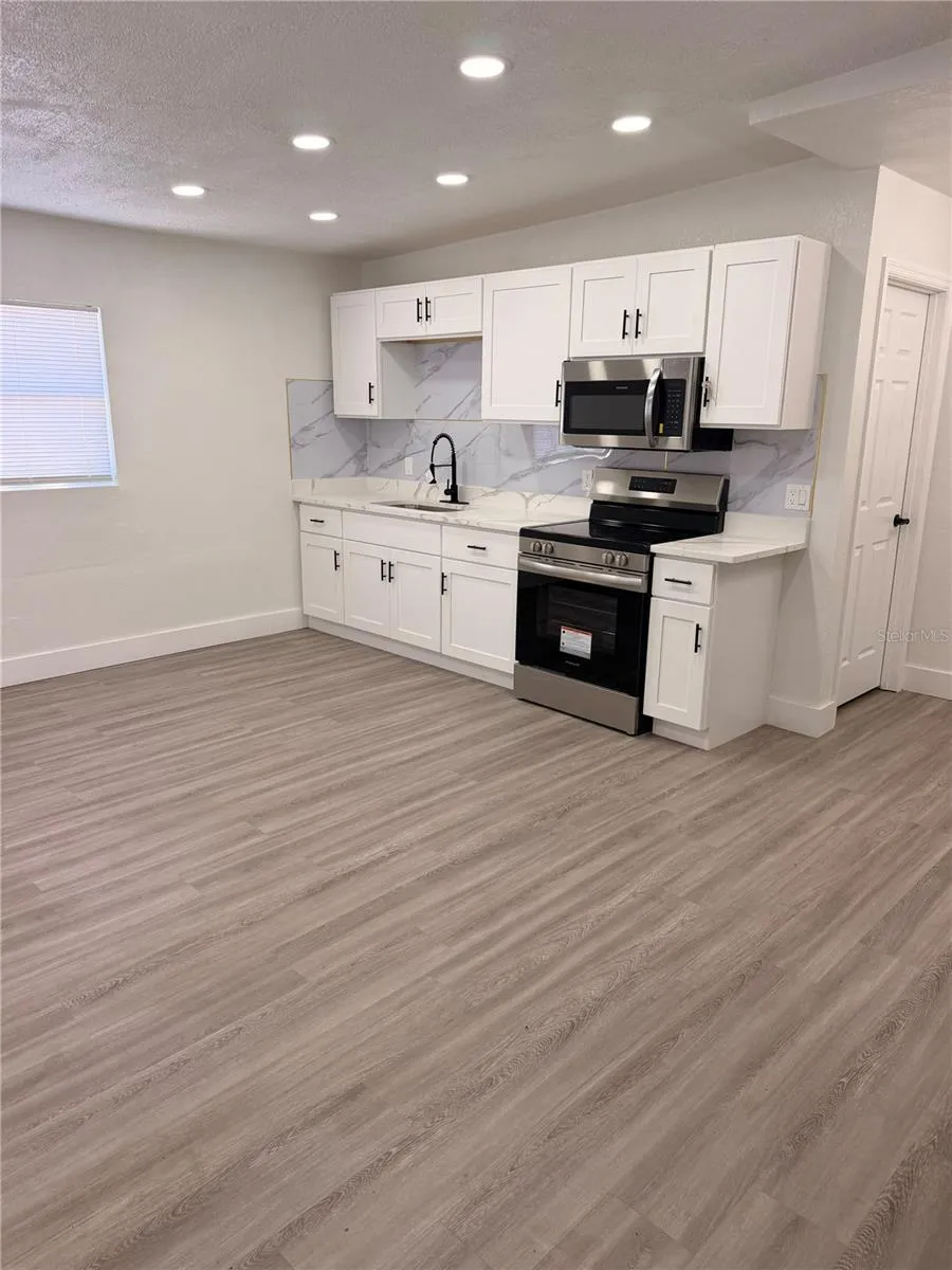 5808 LOIS AVENUE Tampa, FL 33614