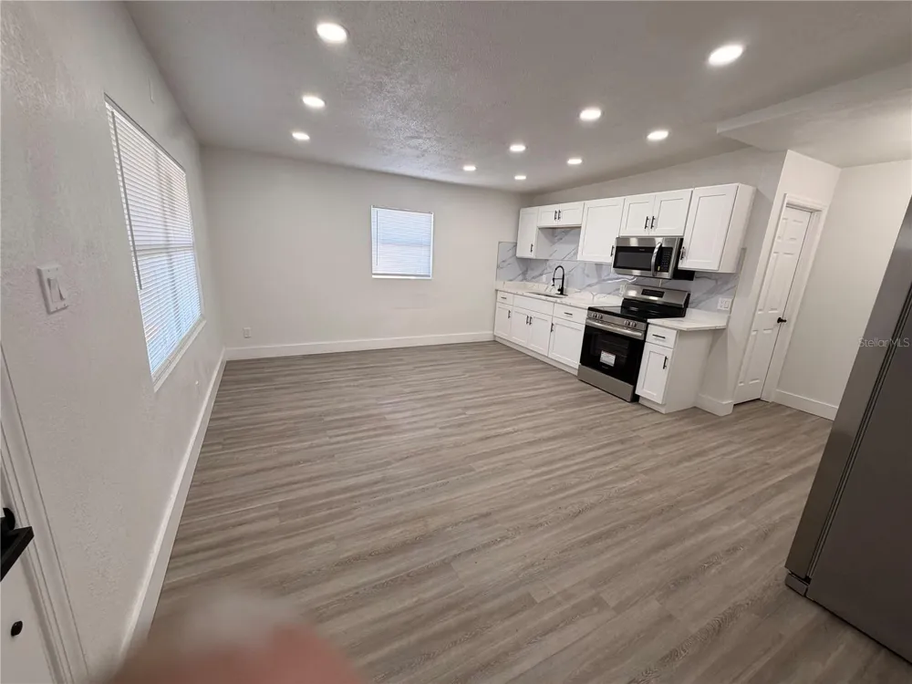 5808 LOIS AVENUE Tampa, FL 33614