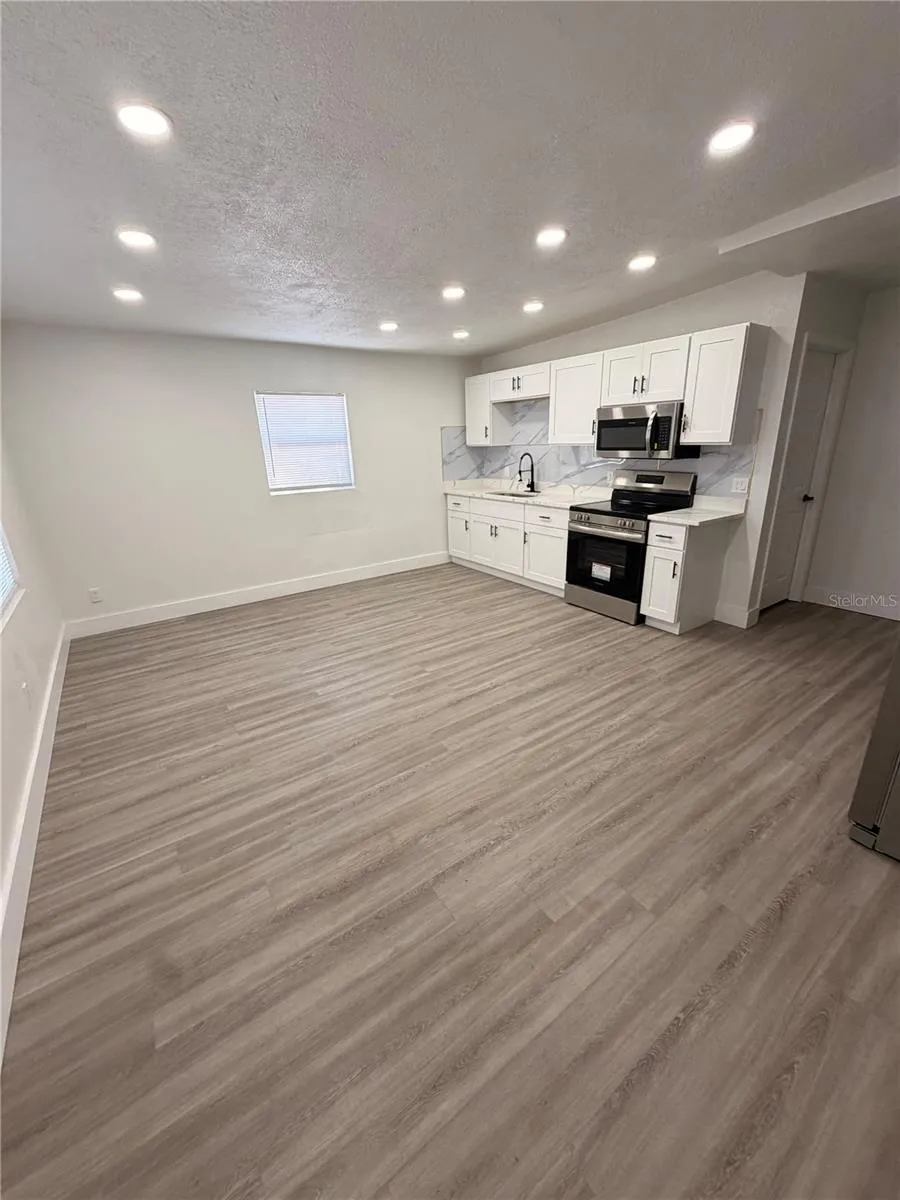5808 LOIS AVENUE Tampa, FL 33614
