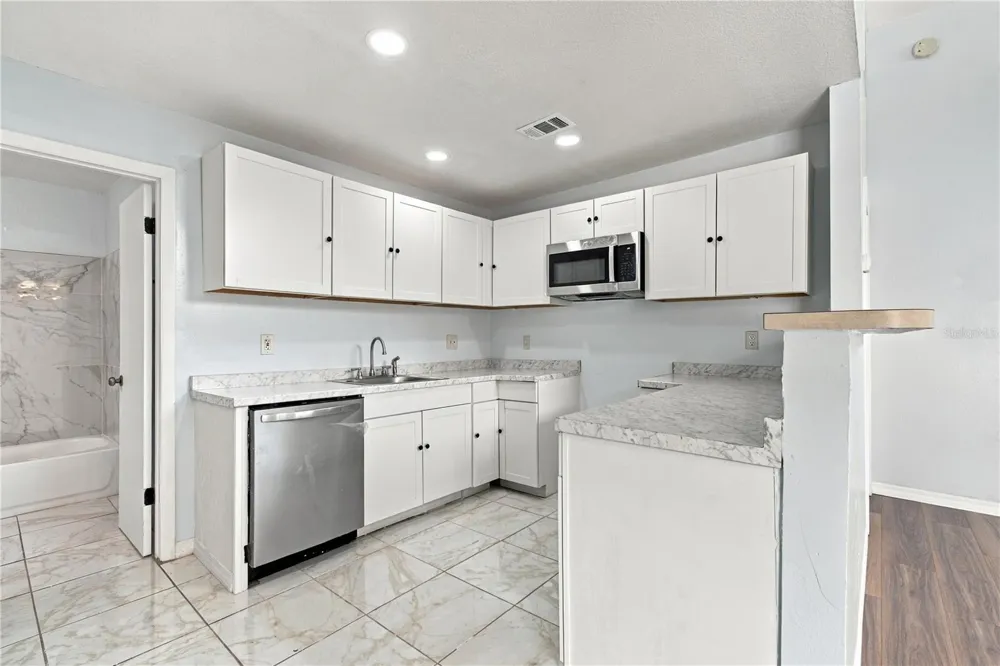 12291 ARMENIA GABLES CIRCLE Tampa, FL 33612