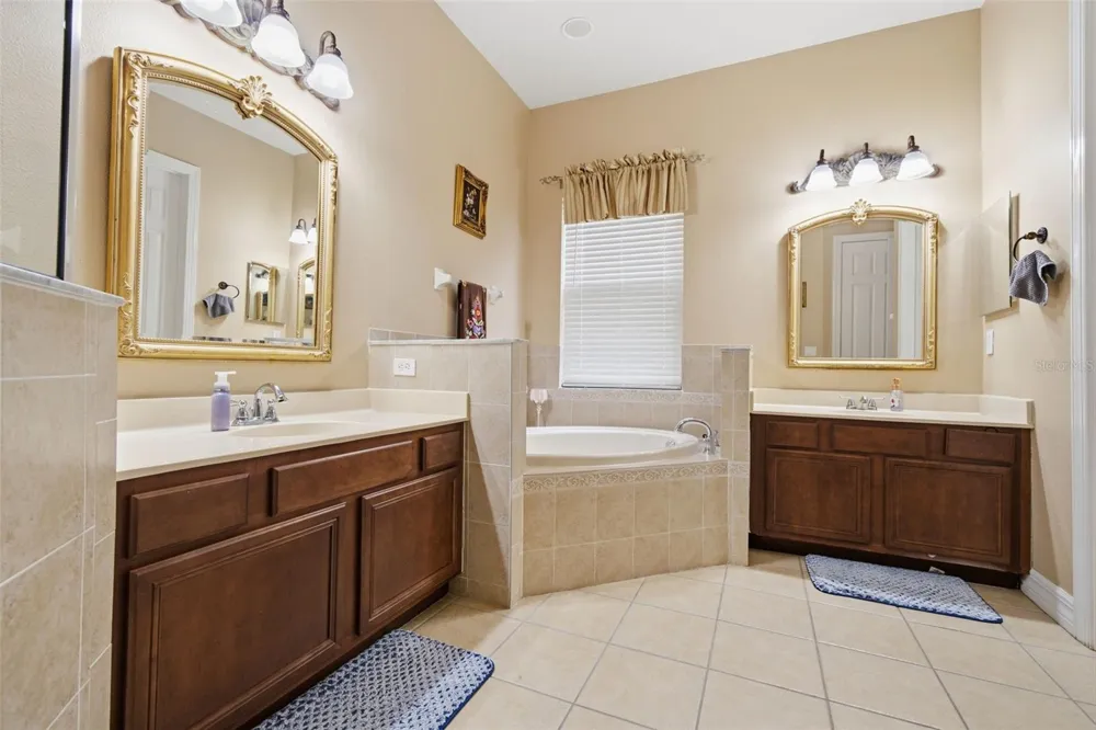 18004 LANAI ISLE DRIVE Tampa, FL 33647