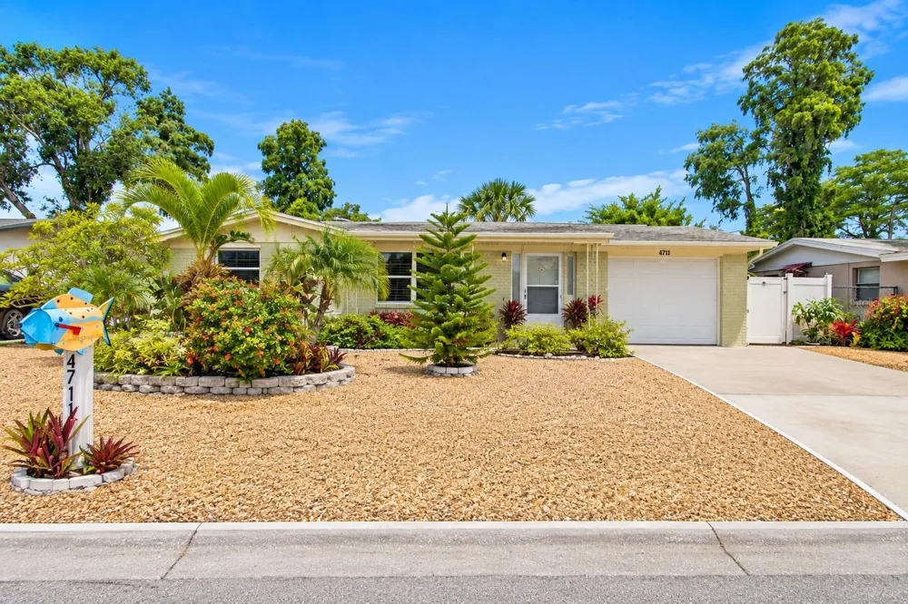 4711 PHOENIX AVENUE Holiday, FL 34690