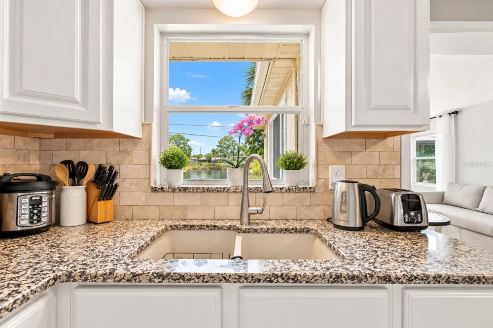 4711 PHOENIX AVENUE Holiday, FL 34690