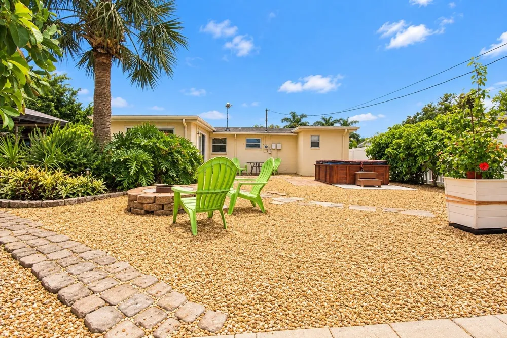 4711 PHOENIX AVENUE Holiday, FL 34690