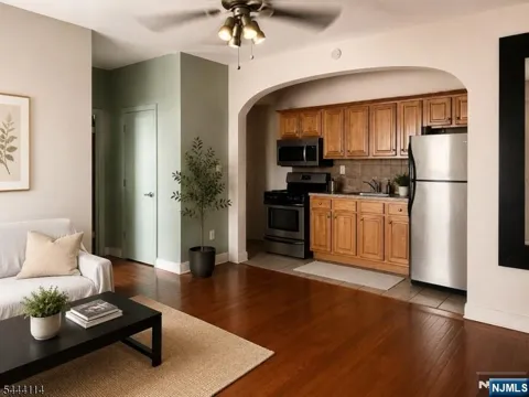 5 Pomona Avenue 4A