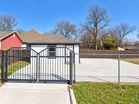 2102 E Overton Road #B
