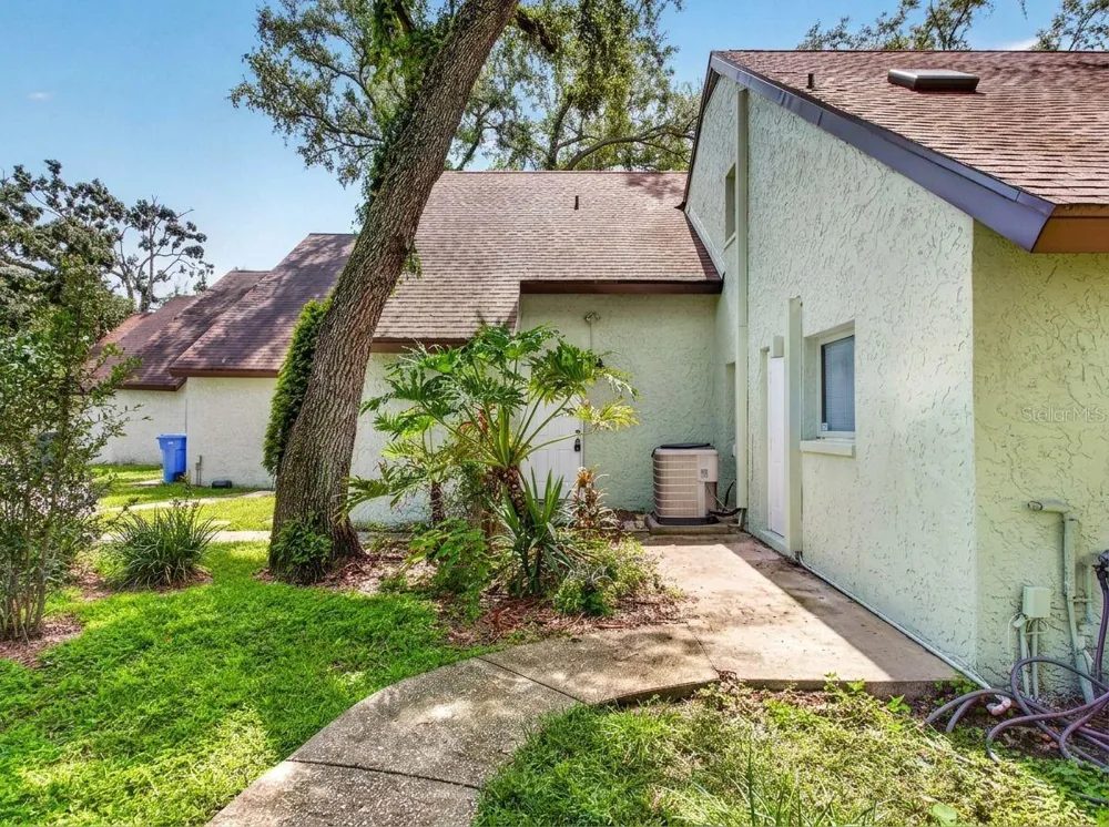 5627 ASHLEY OAKS DRIVE #2 Tampa, FL 33617