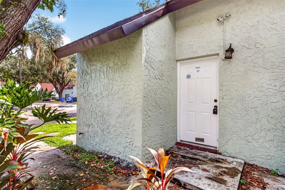 5627 ASHLEY OAKS DRIVE #2 Tampa, FL 33617