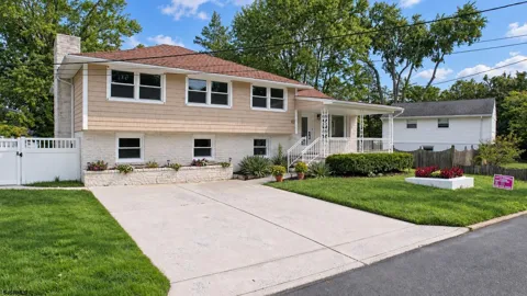 102 Myrtle Ave