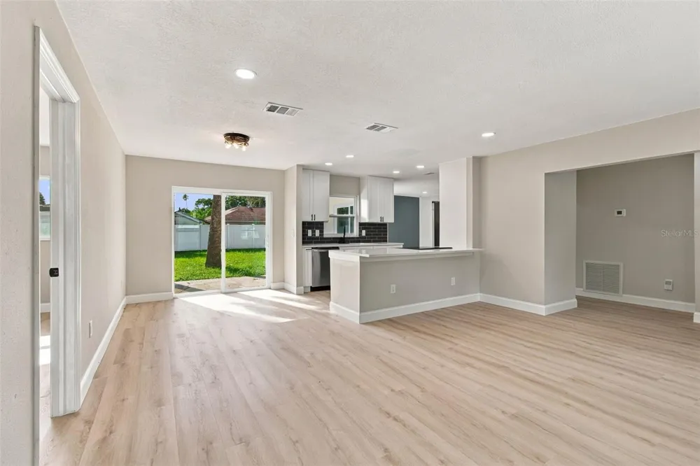 13918 BRIARDALE LANE Tampa, FL 33618