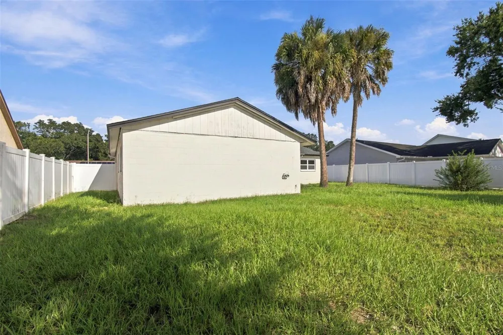 13918 BRIARDALE LANE Tampa, FL 33618