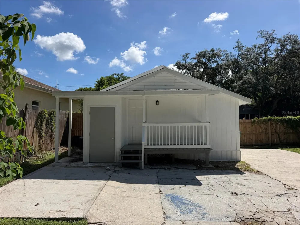 8316 KLONDYKE STREET Tampa, FL 33604