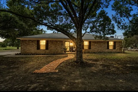 3517 W Moonlight Drive